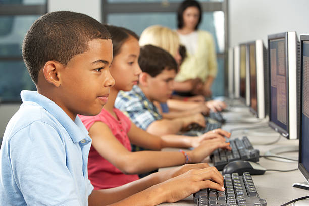studdents on desktops in school